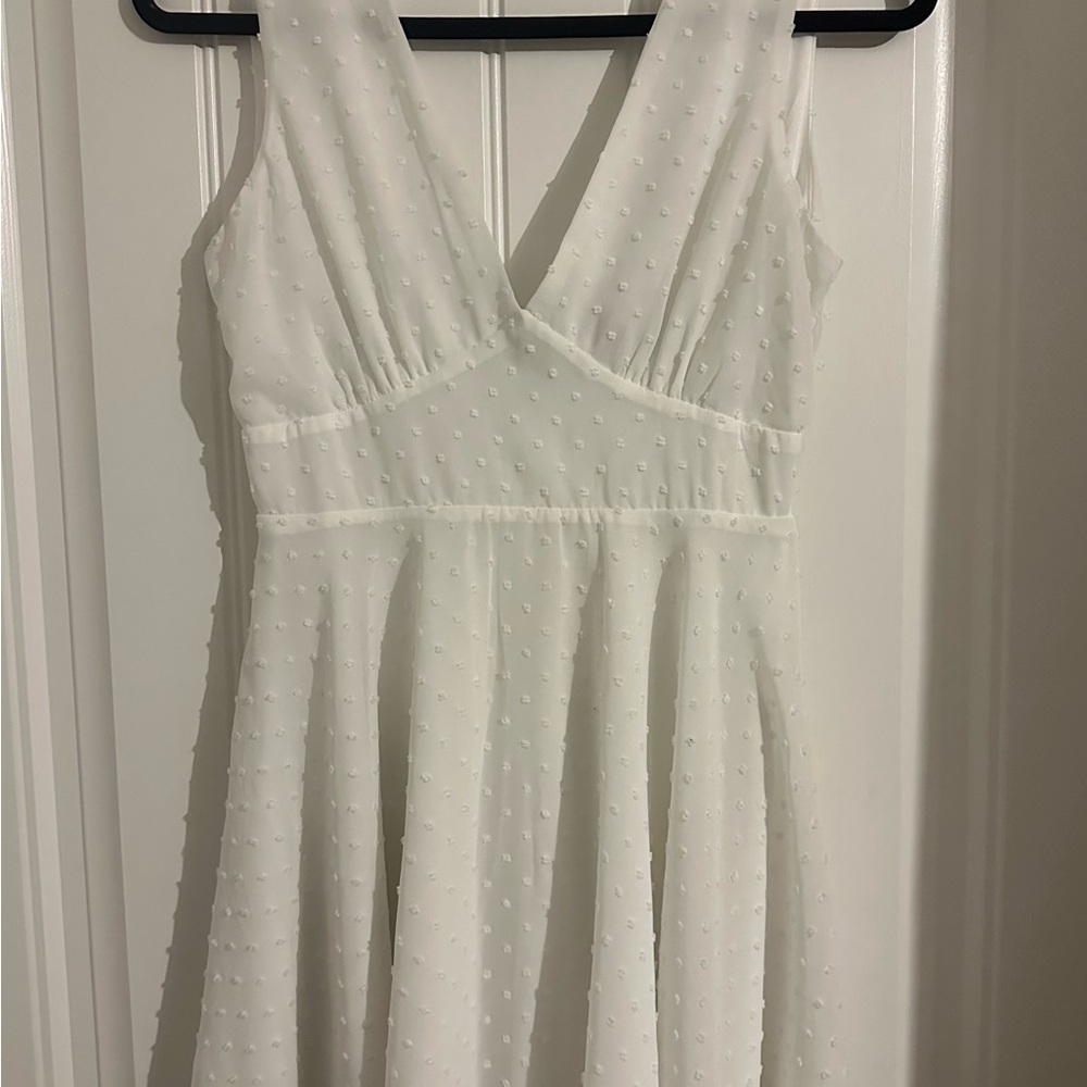 Elegant White Sleeveless Dress
